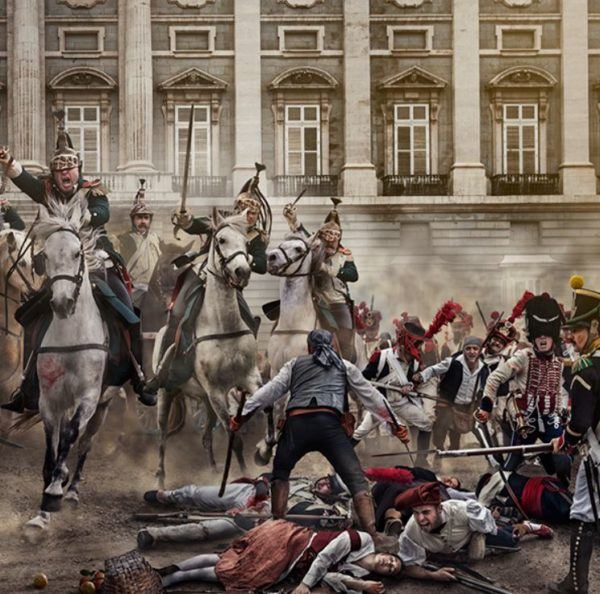 Nuestra hispana gesta del 2 de Mayo de 1808, en la que brillaron héroes como los Capitanes de Artillería, el càntabro don Pedro de Velarde y Santillán y el sevillano don Luis Daoiz y Torres; el Teniente de Infantería ceutí don Jacinto Ruiz y Mendoza, y los Alféreces de Fragata, don Juan Van Halen y don José Hezeta; los paisanos Clara del Rey, Manuela Malasaña, Francisca Olivares Muñoz, Ramona García Sànchez, José Blas de Molina, José Texedor de la Torre, Lorenzo Domínguez, Ramona Esquilino Oñate, María Oñate, Esteban Sobola.....y los Alcaldes de Móstoles, Andrés Torrejón y Simón Hernàndez ¡Gloria a los héroes patriotas! ¡Viva España!