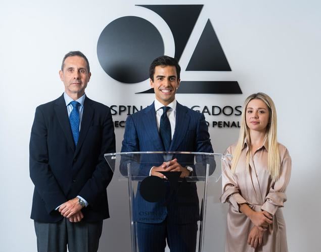 El letrado Juango Ospina a la salida de un juzgado.