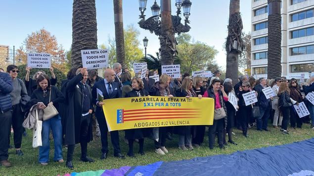 “Basta ya”: unos 300 mutualistas exigen en Valencia la Pasarela 1x1 al RETA