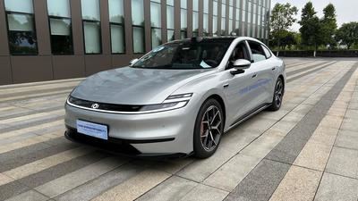 Justa delantera del Changan A06, durante la jornada de pruebas para periodistas en Chongqin. (Foto © Copyrght 2026 José Luis Barceló)