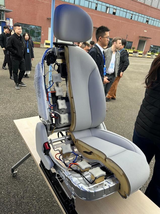 Los asientos de este vehículo esconden algunos de los secretos de la máxima confortabilidad que hemos encontrado. (Foto © Copyrght 2026 José Luis Barceló)