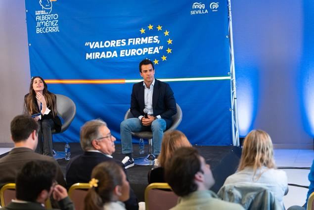 El abogado penalista Juango Ospina arropa en Sevilla la candidatura de Juanma Moreno a la Junta de Andalucía