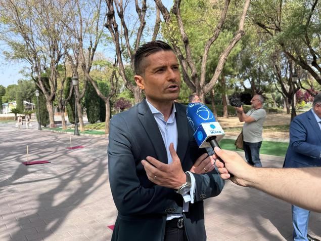 Alfonso Merlos ya cuenta con una placa en el Paseo de las Letras de Molina del Segura