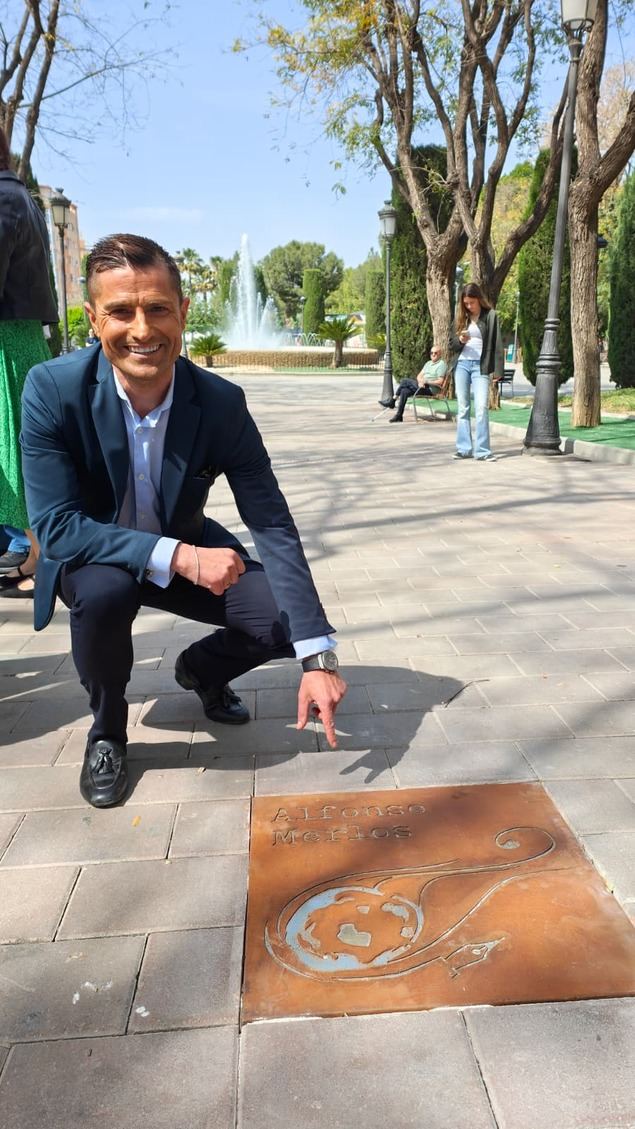 Alfonso Merlos ya cuenta con una placa en el Paseo de las Letras de Molina del Segura
