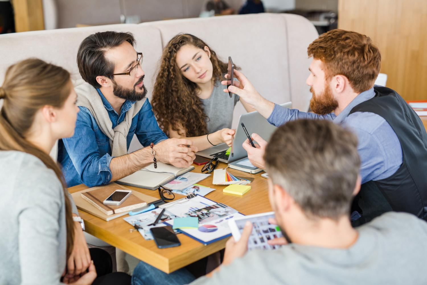 Team building en Barcelona: la inversión estratégica que transforma equipos y resultados