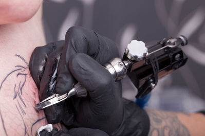 Cómo elegir las mejores máquinas para tatuar según tu nivel