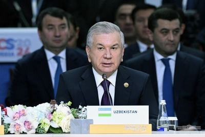 El Presidente de Uzbekistán, Shavkat Mirziyoyev, se reúne con líderes mundiales en la cumbre de los BRICS