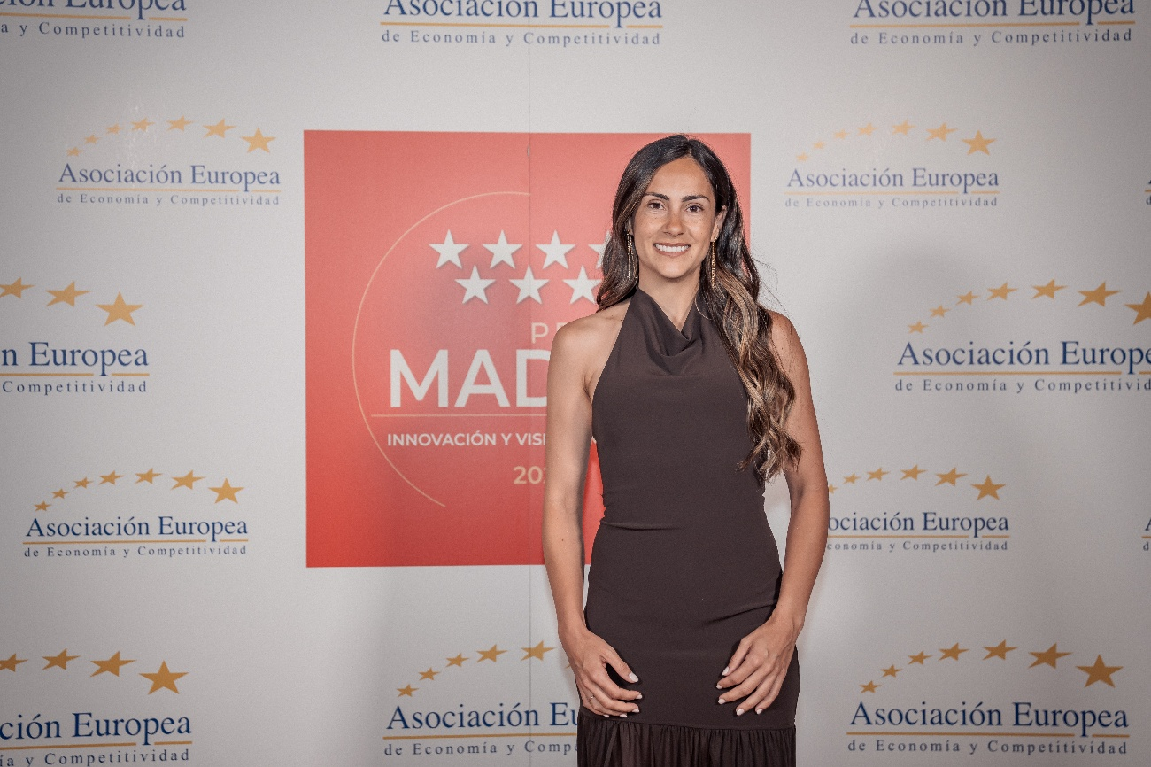 Paula Escorial, fundadora de Liten Lemon Marketing, en el photocall de los Premios Madrid Innovación y Visión Empresarial 2026, un encuentro que puso en valor el liderazgo, la innovación y la excelencia en el ámbito empresarial.