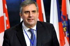 El diputado búlgaro Ivailo Kalfin es uno de los ponentes en esta sesión.