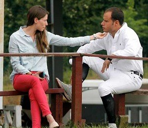 Natalia, hija del presidente ejecutivo del Parque de Atracciones, y su novio el jinete asturiano Julio Aria. Richard Golding es el presidente ejecutivo de Parques Reunidos, una empresa que aglomera instalaciones de ocio por toda Europa como el zoo de Madrid o el parque Warner además del Parque de Atracciones.