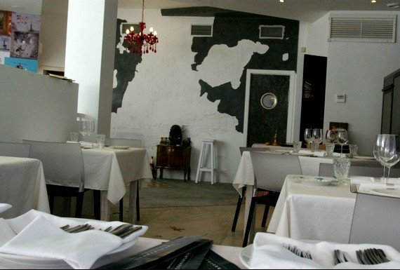 La Sopa Boba cuenta con una sala limpia y minimalista que no nos entretiene sobre lo que allí vamos a encontrar.