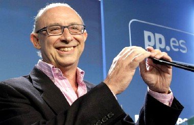 Según las informaciones publicadas por Diario El Aguijón, el ministro Montoro conoció las actividades ilegales de FORUM FILATELICO y AFINSA en 2001, aunque no hizo nada.