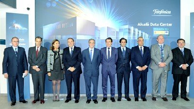 De izquierda a derecha: Guillermo Ansaldo Lutz, director general de Telefónica Recursos Globales; Enrique Ossorio, consejero de Economía de la Comunidad de Madrid; Carmen Vela, secretaria de Estado de Investigación Desarrollo e Innovación; Javier Bello, alcalde de Alcalá de Henares; César Alierta, presidente de Telefónica; Ignacio González, presidente de la Comunidad de Madrid; José María Álvarez Pallete, consejero delegado de Telefónica; Víctor Calvo Sotelo, secretario de Estado de Telecomunicaciones y para la Sociedad de la Información; Phil Jordan, CIO de Telefónica Global Technology y Juan Pedro Gravel, CEO de Telefónica Global Technology.