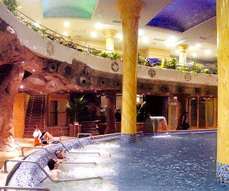 El complejo balneárico de Marina d'Or es el mayor de agua salada de Europa y cuenta con una amplísima oferta médica y de tratamientos de belleza