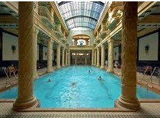 El Hotel Gellert de Budapest cuenta con una fantástica piscina termal, un clásico entre los clásicos de la vieja ciudad imperial.