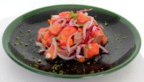 Un buen cebiche de salmón se convierte en un plato suculento para cualquier paladar.