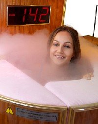Esta innovadora técnica expone al organismo a muy bajas temperaturas que oscilan entre los -110ºC y los -190º C durante un período de tiempo de entre 1 y 3 minutos, consiguiendo mejorar los mecanismos de defensa y la circulación sanguínea.